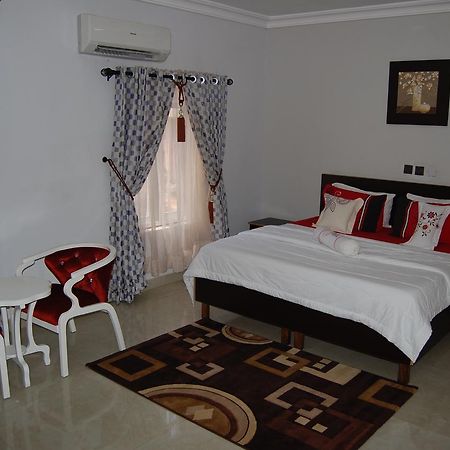 Nue-Crest Hotels & Suites Enugu Buitenkant foto