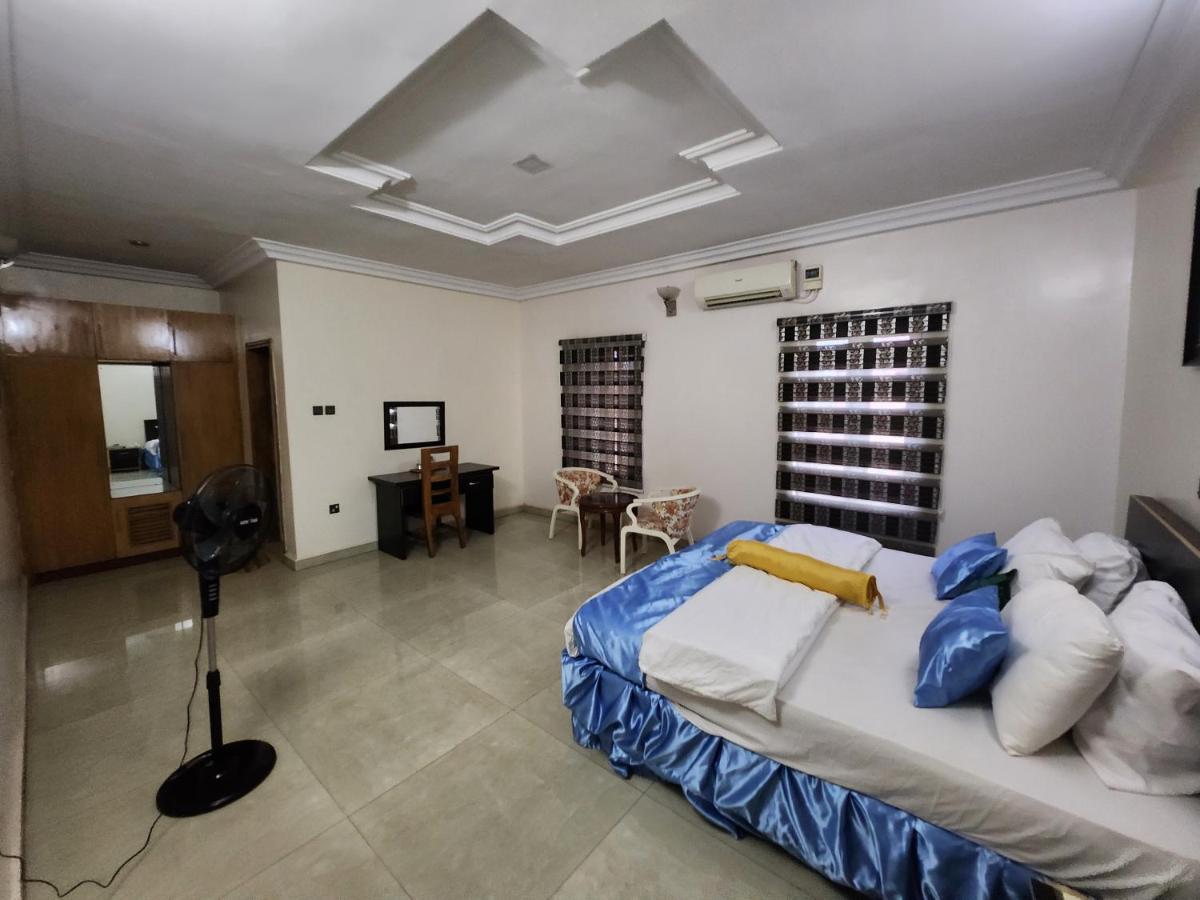 Nue-Crest Hotels & Suites Enugu Buitenkant foto