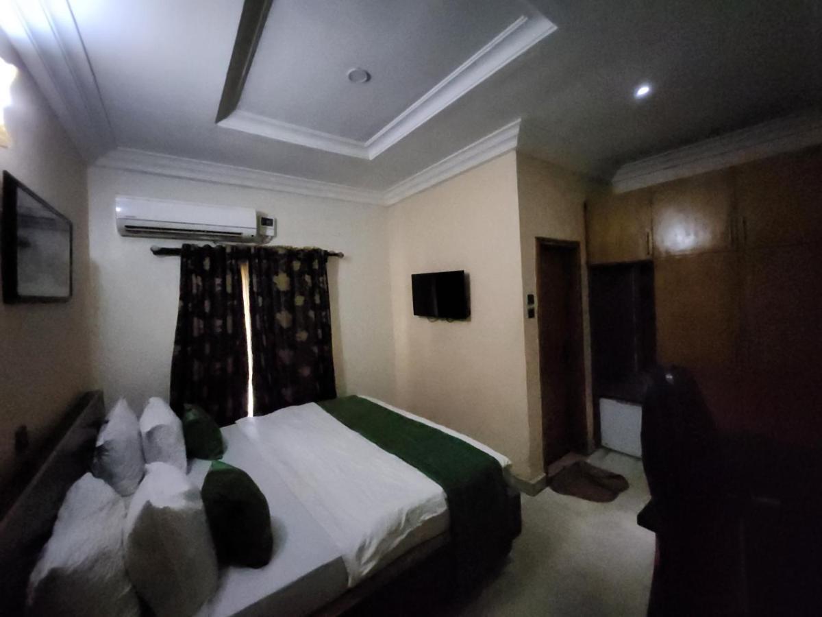 Nue-Crest Hotels & Suites Enugu Buitenkant foto