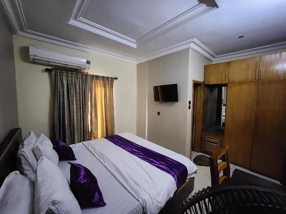 Nue-Crest Hotels & Suites Enugu Buitenkant foto