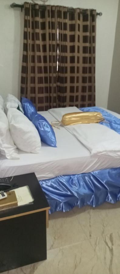 Nue-Crest Hotels & Suites Enugu Buitenkant foto