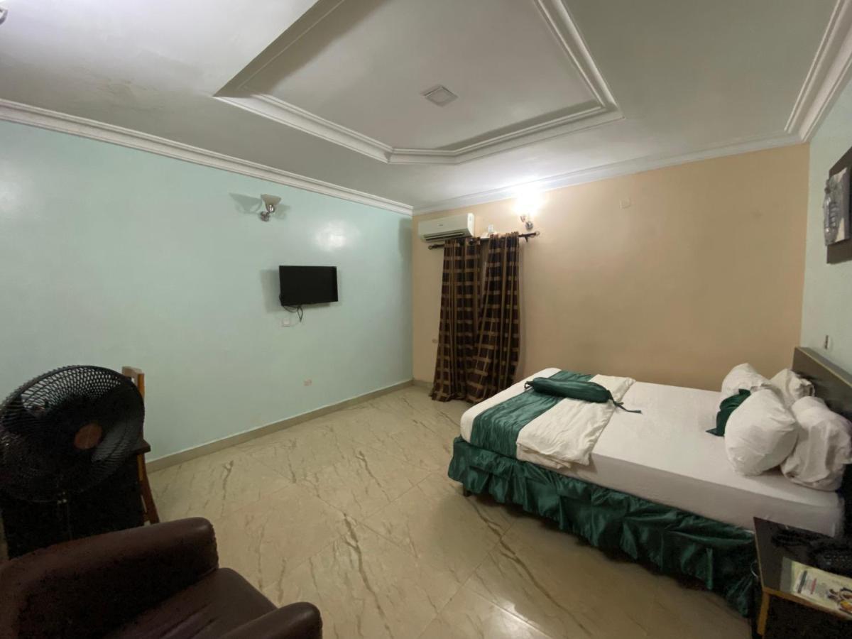 Nue-Crest Hotels & Suites Enugu Buitenkant foto