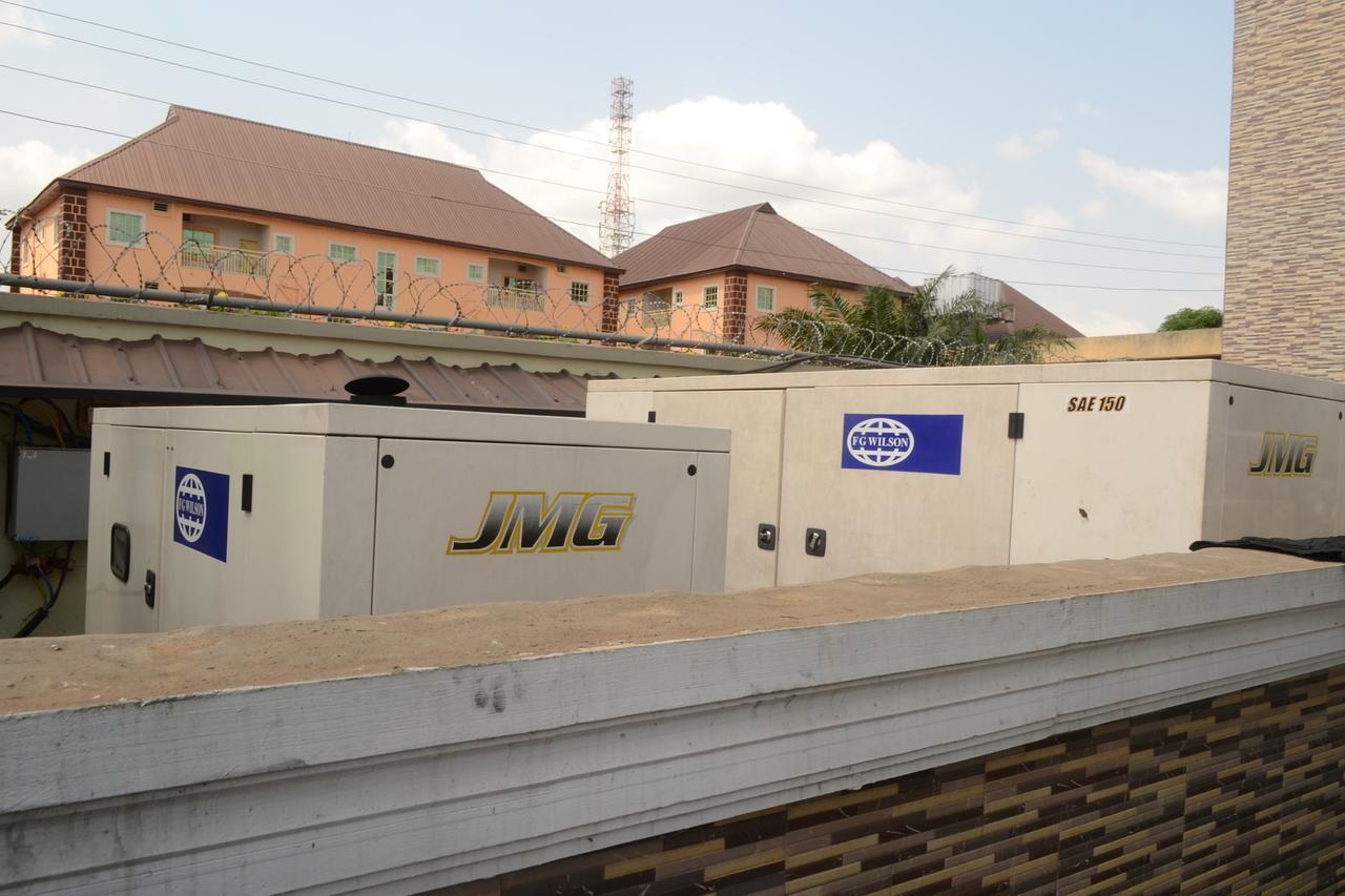 Nue-Crest Hotels & Suites Enugu Buitenkant foto