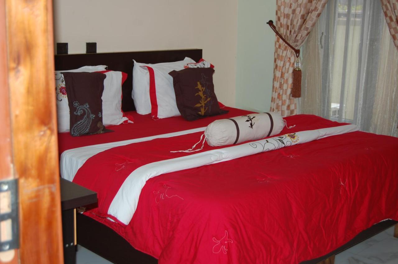 Nue-Crest Hotels & Suites Enugu Buitenkant foto