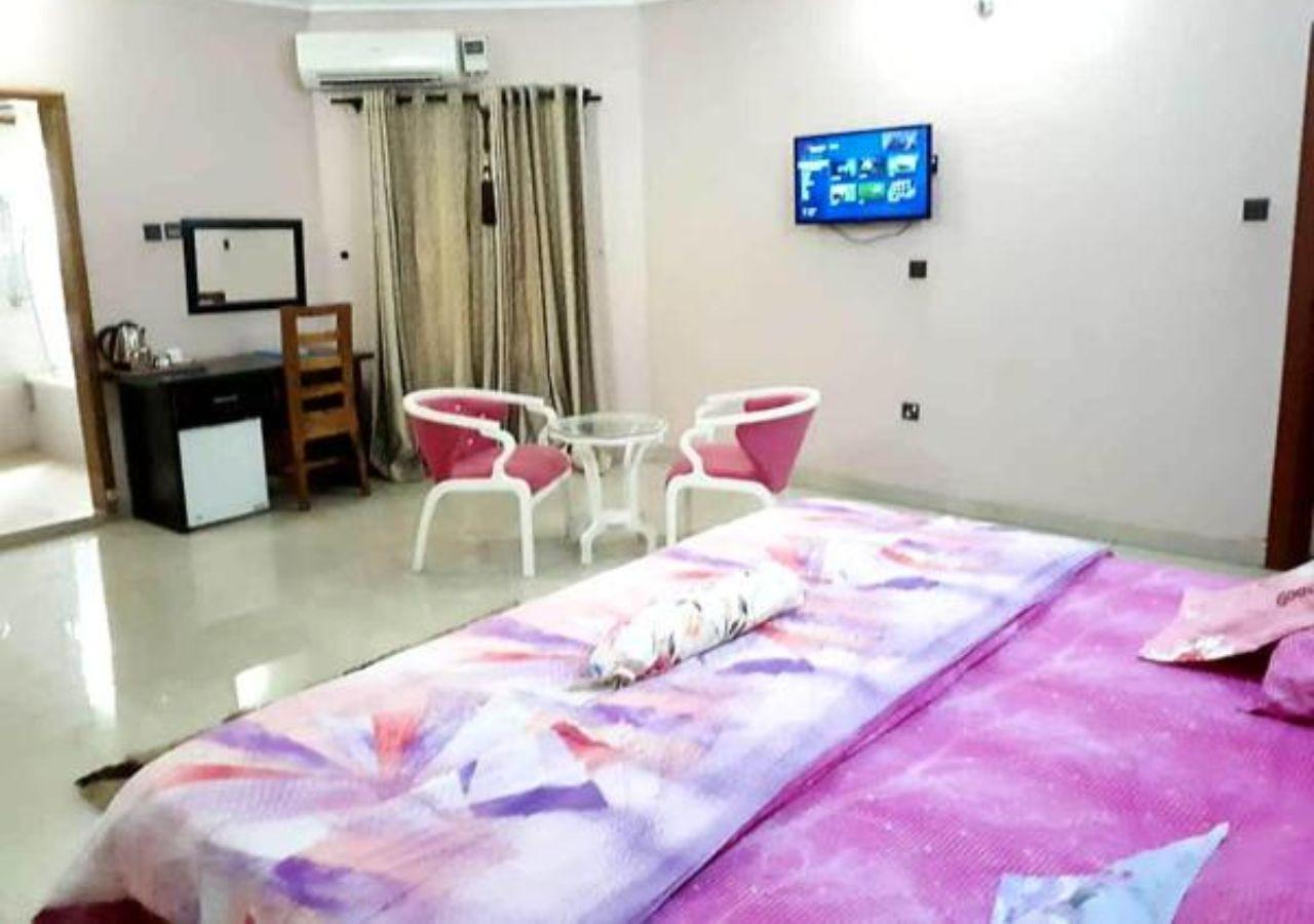 Nue-Crest Hotels & Suites Enugu Buitenkant foto