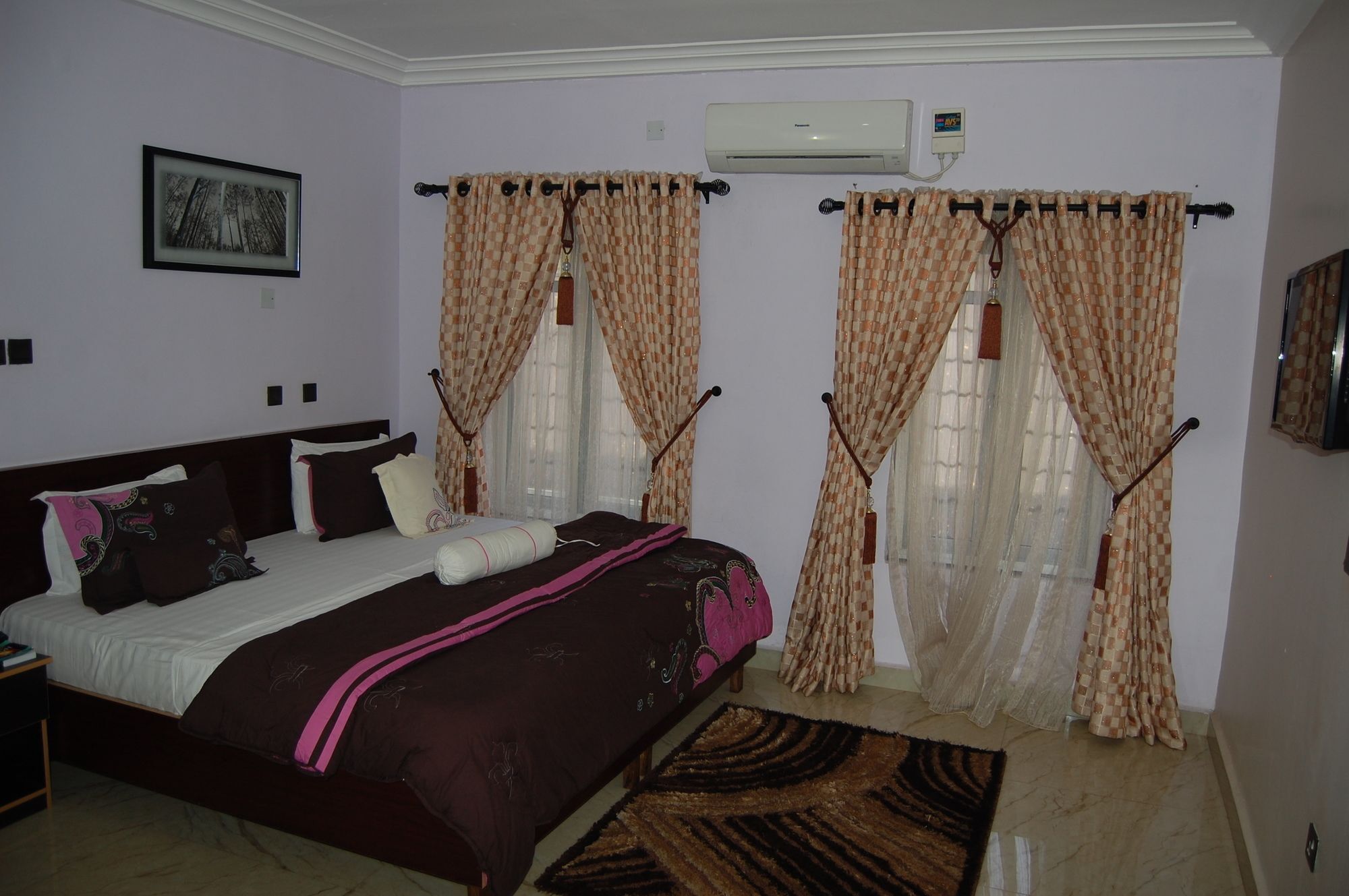 Nue-Crest Hotels & Suites Enugu Buitenkant foto