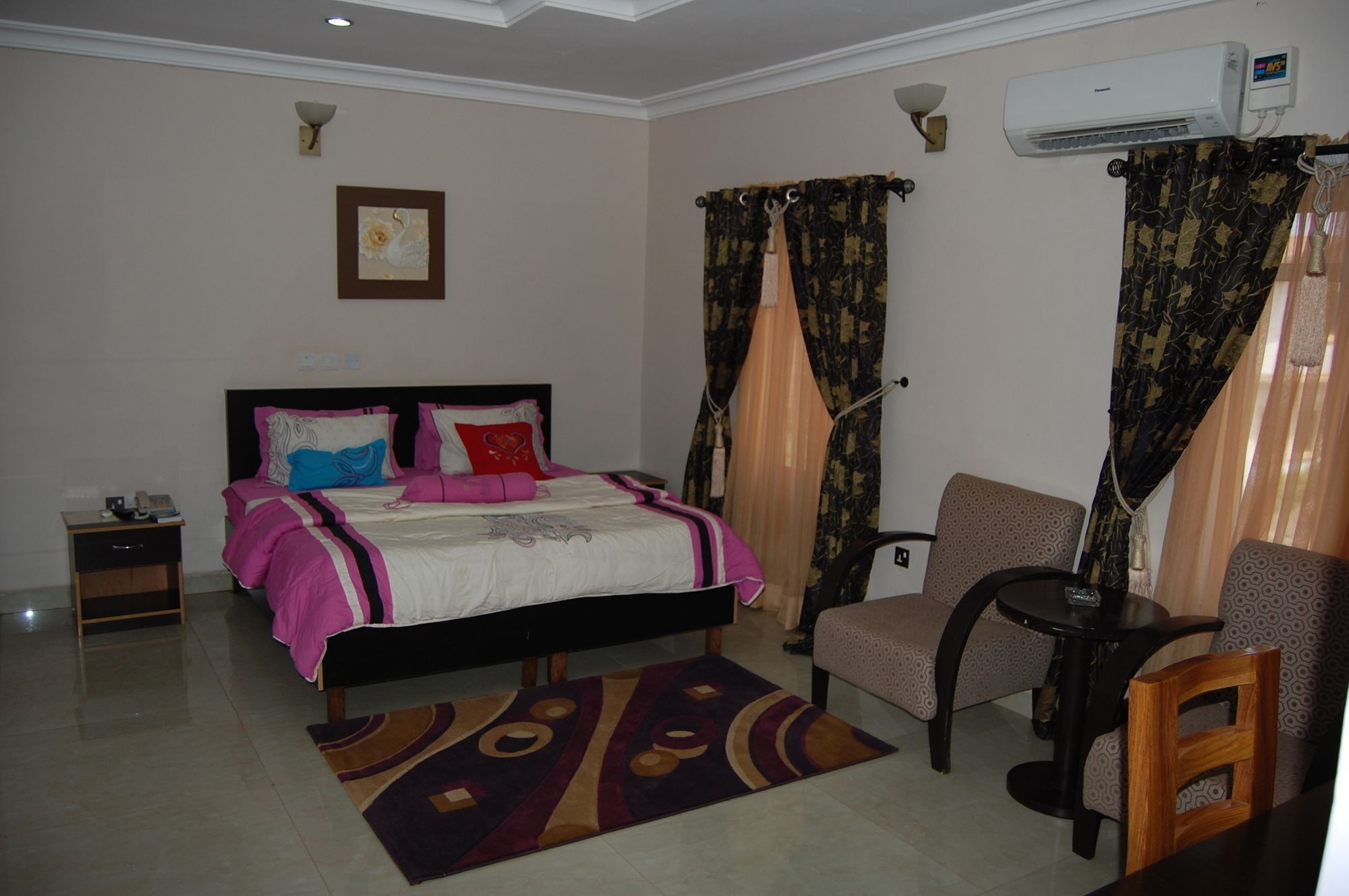 Nue-Crest Hotels & Suites Enugu Buitenkant foto